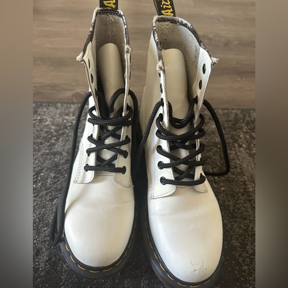 Dr Martens, white, size 9us - Picture 3 of 7